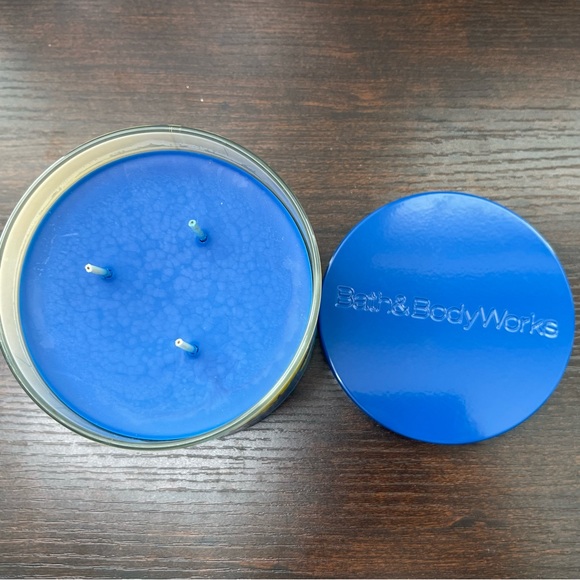 MIDNIGHT BLUE CITRUS BRAND NEW BATH & BODY WORKS 3 WICK CANDLE GORGEOUS COLOR - Picture 3 of 4